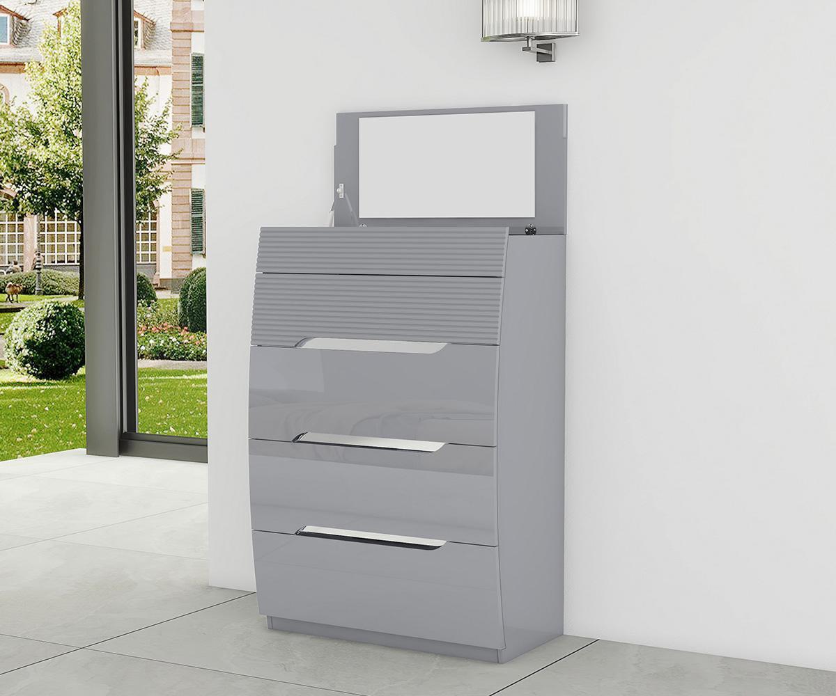 Lessie Chest