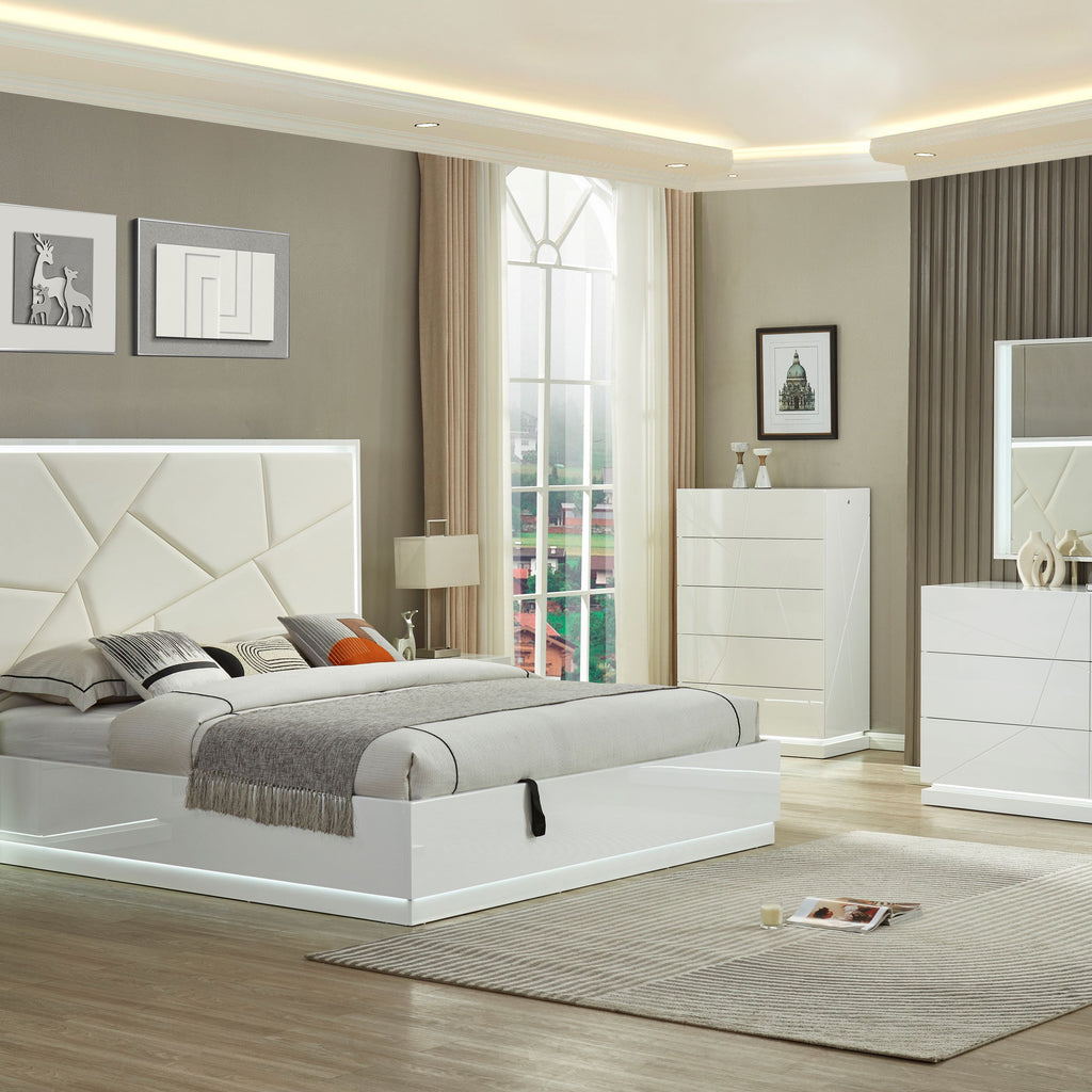 BS817 Turner White